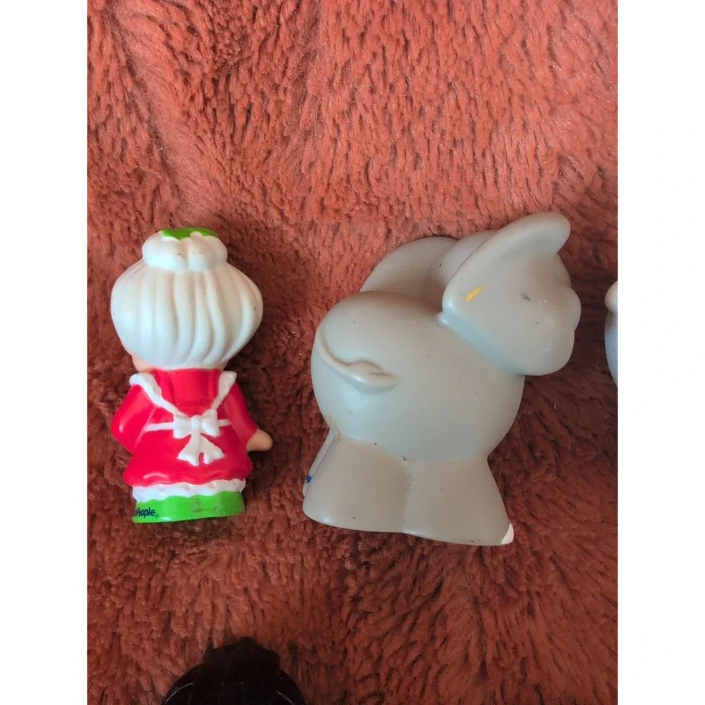 Fisher-Price Little People Figures and Animals Lot of 8 Fire, Farm, Mrs Claus+